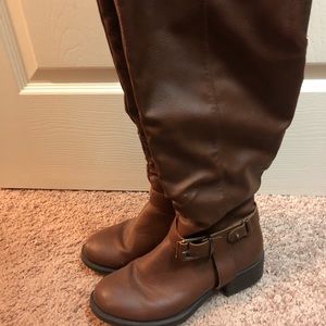 BROWN RIDING BOOTS